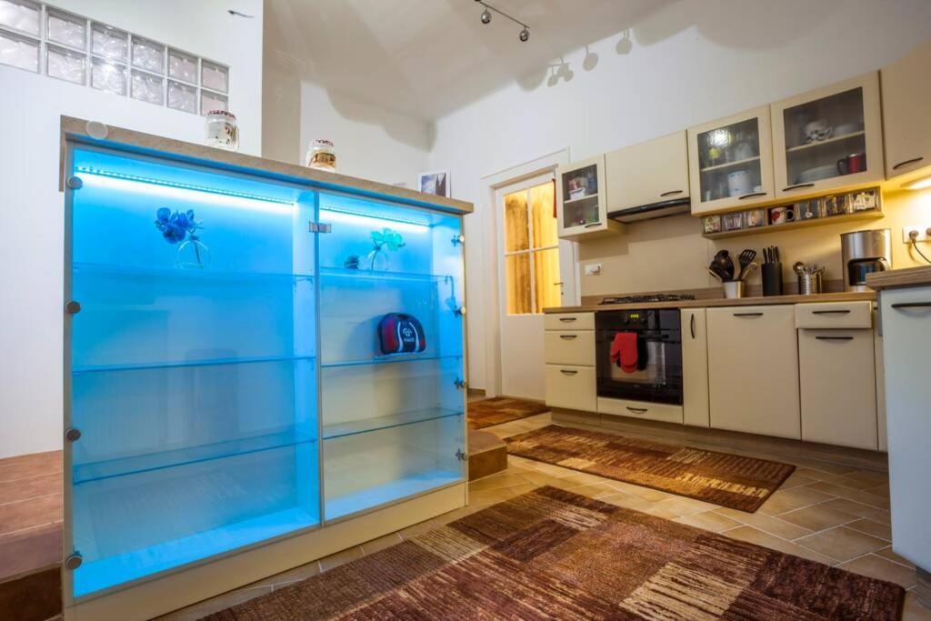 Luxury Air-conditioned Family Apartment Špitálska Old Town Bratislava Exterior foto