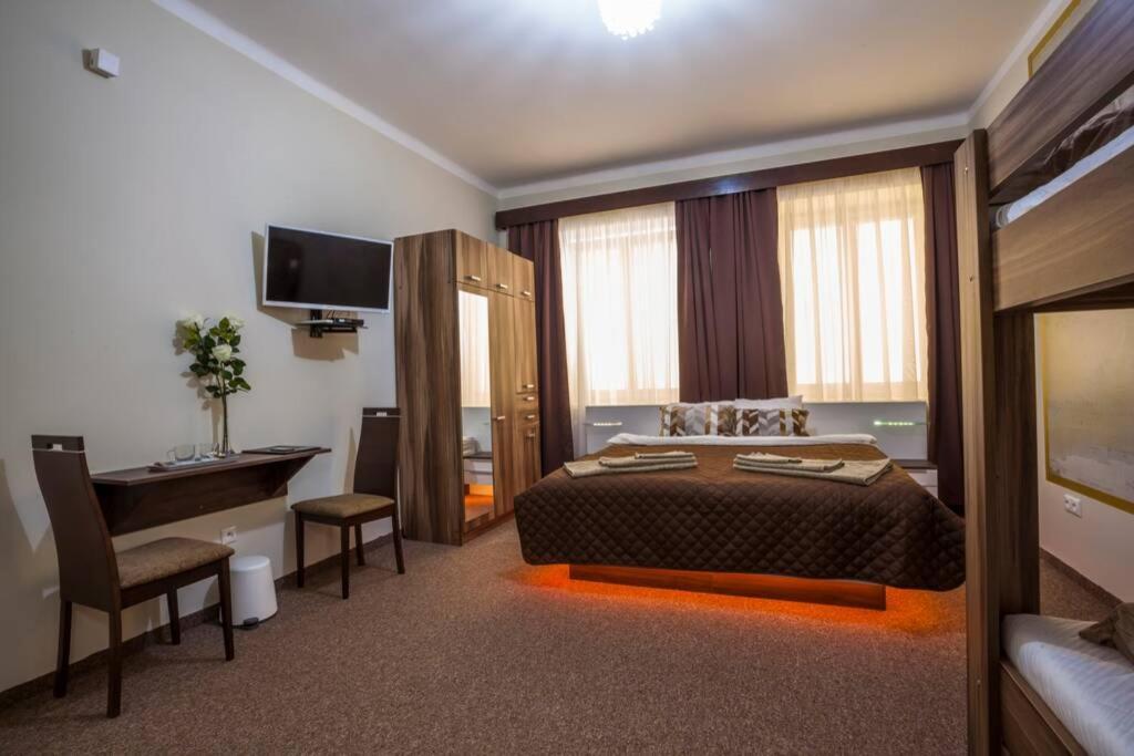 Luxury Air-conditioned Family Apartment Špitálska Old Town Bratislava Exterior foto