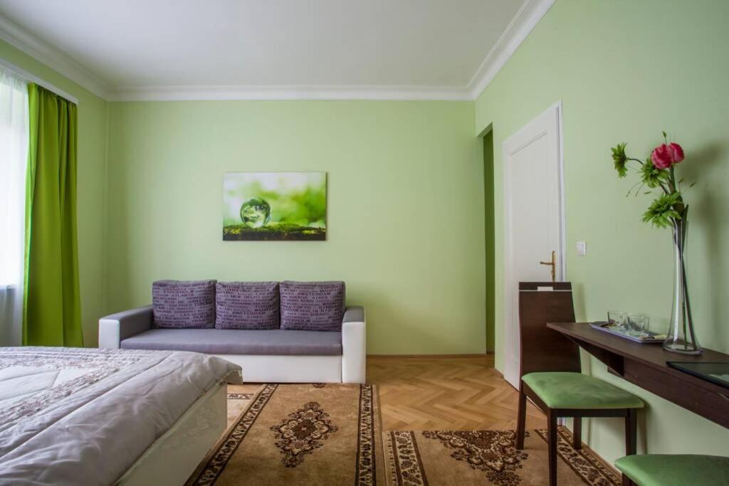 Luxury Air-conditioned Family Apartment Špitálska Old Town Bratislava Exterior foto