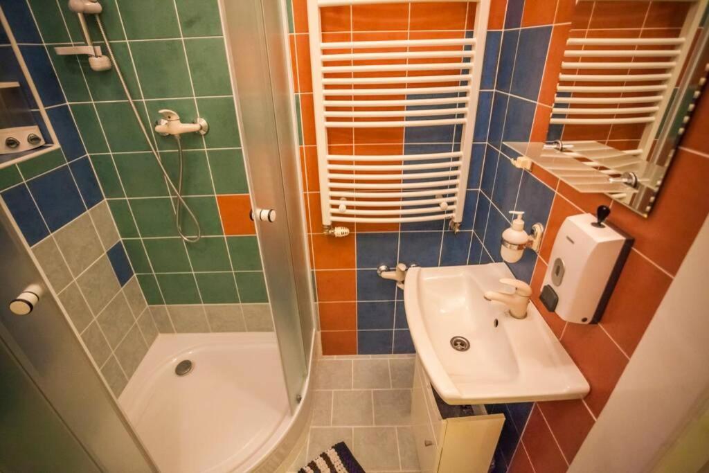 Luxury Air-conditioned Family Apartment Špitálska Old Town Bratislava Exterior foto